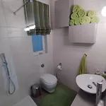 The Luxury - Next To Airport! Holiday home *