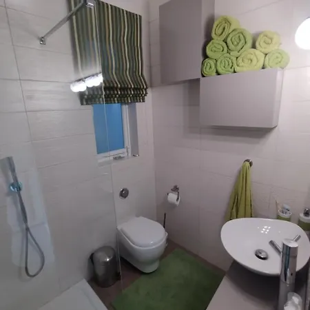 The Luxury - Next To Airport! Feriehus *